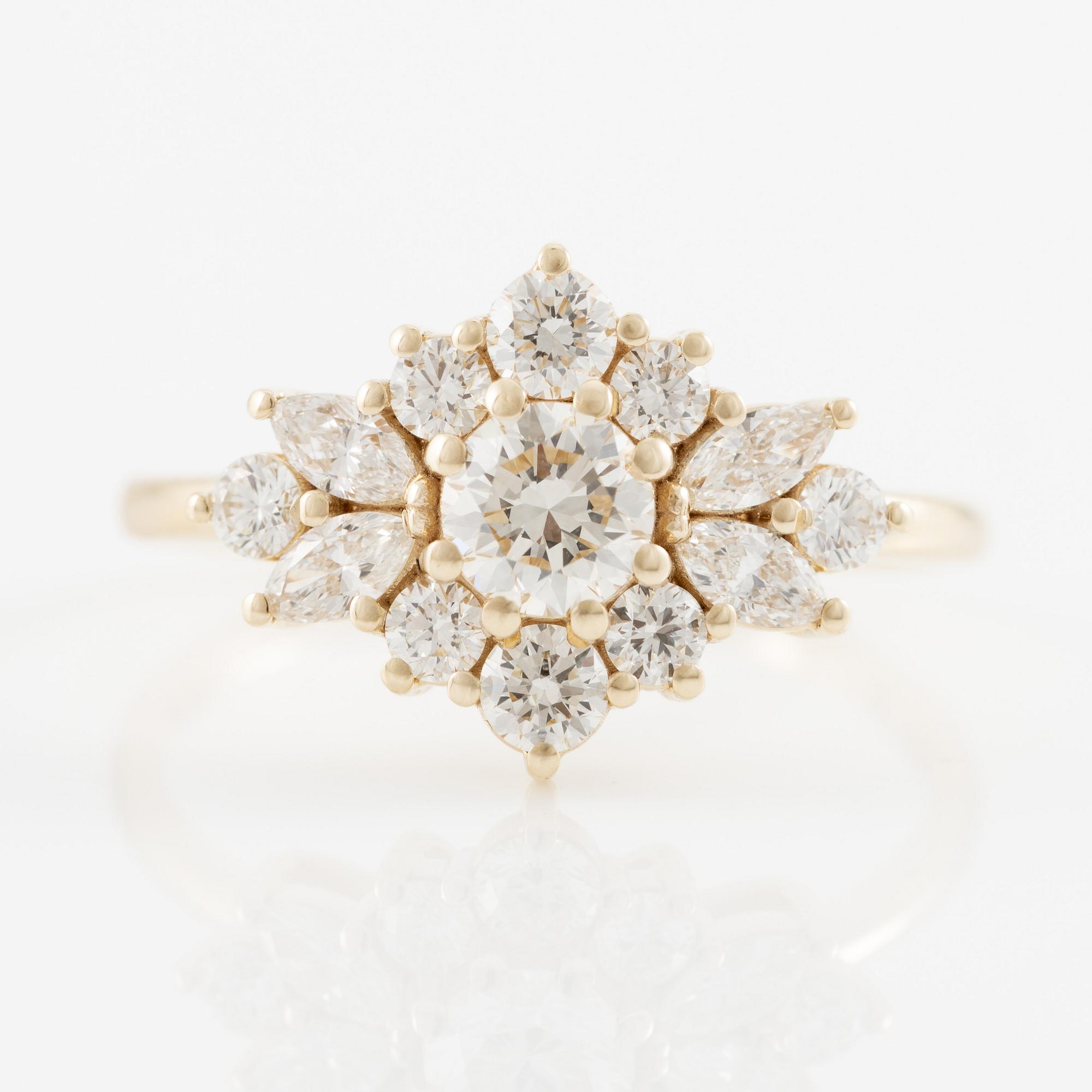 Ring in 14K gold set with brilliant-cut and marquise-cut diamonds.