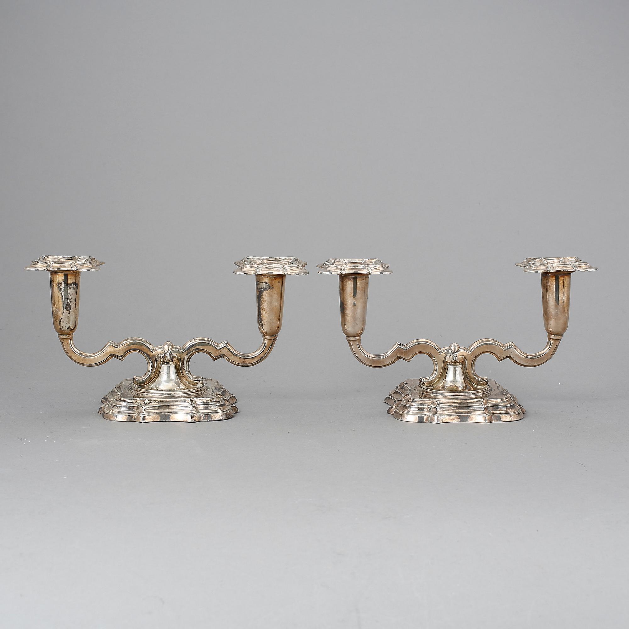 KANDELABRAR, ett par, silver, svenska importstämplar, 1900-talets första hälft.
