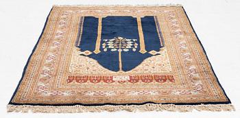 An oriental rug, c. 190 x 125 cm.