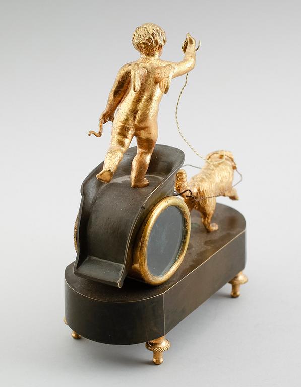 BORDSPENDYL, empire, brons, 1800-talets början.