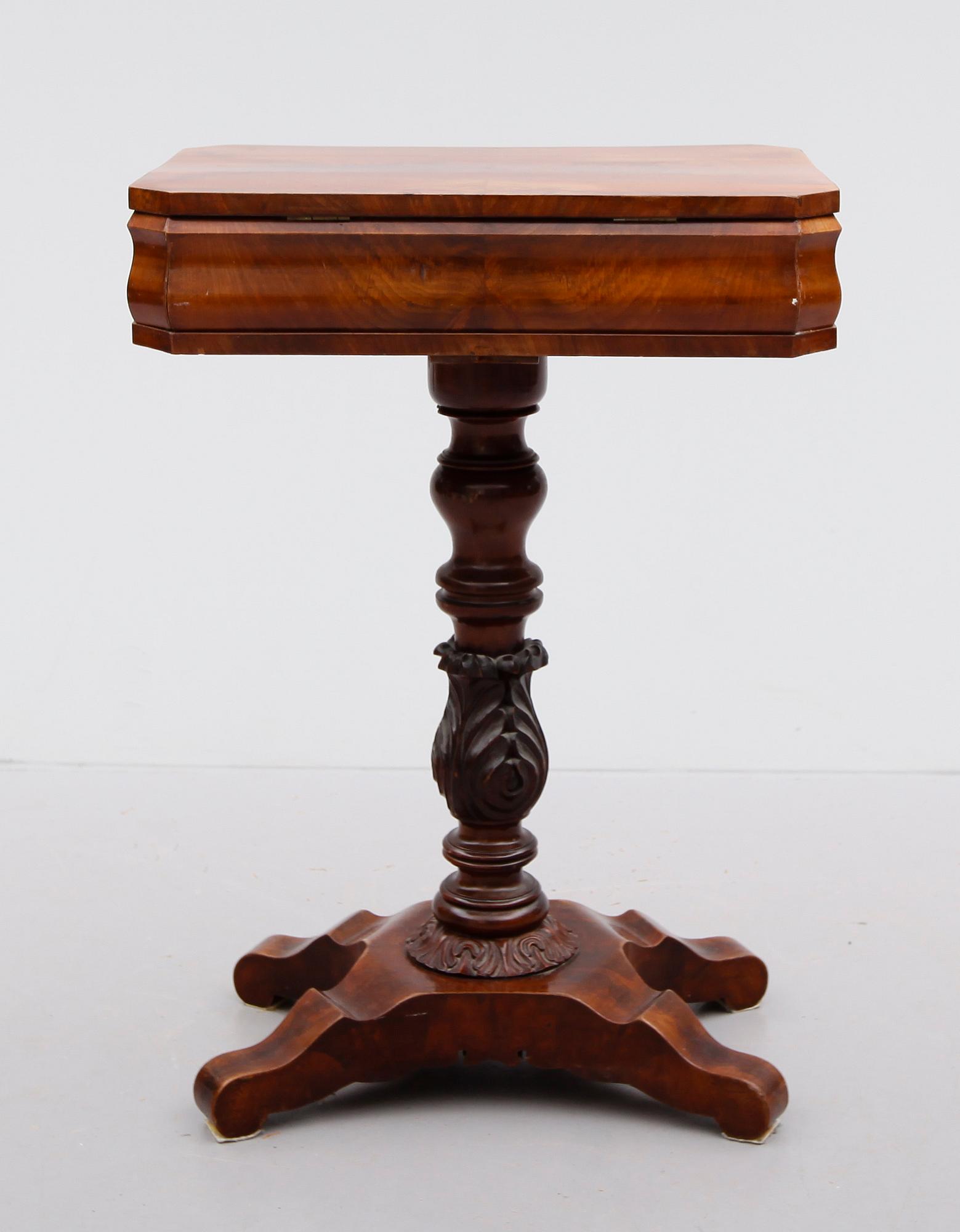 DAMARBETSBORD, senempir, 1800-talets mitt.