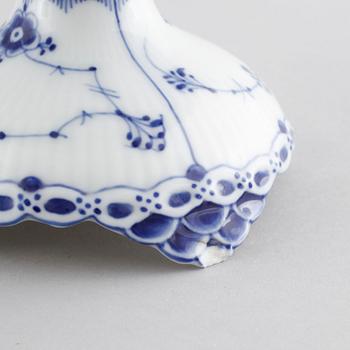 A porcelain coffee set of 29 pcs, 'Musselmalet', Royal Copenhagen, Denmark, first half of the 20th century.