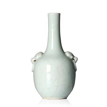 1053. Vase, ge-glasyr. Qingdynastin, 1800-tal.