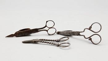 LJUSSAXAR, 3 st, smidesjärn, 1700/1800-tal.