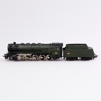 MÄRKLIN, sähkövetureita, 2 kpl ja vaunu, Saksa.