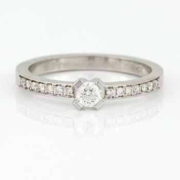 RING, 14K vitguld med briljantslipade diamanter, tot ca 0,32 ct. Vikt 3,20 g.