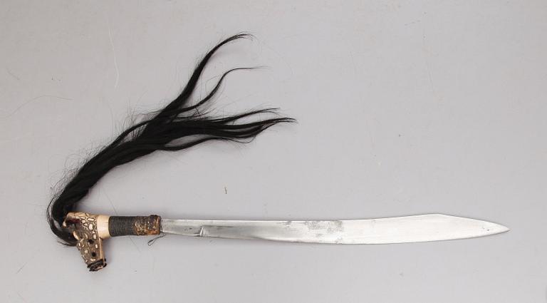 KNIV s k mandau SAMT KOGER, orientaliska 1900-tal.