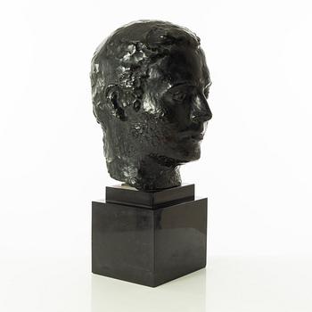 Gudmar Olovson, sculpture. Signed. Numbered. Foundry mark. Bronze, total height 53 cm, length 27 cm.