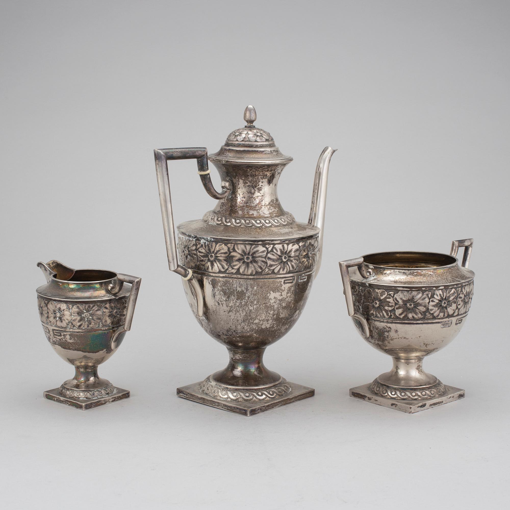 KAFFESERVIS, 3 delar, silver, empirestil, A. Nilsson, Lund 1908-1917. Tot ca 1196 gram.