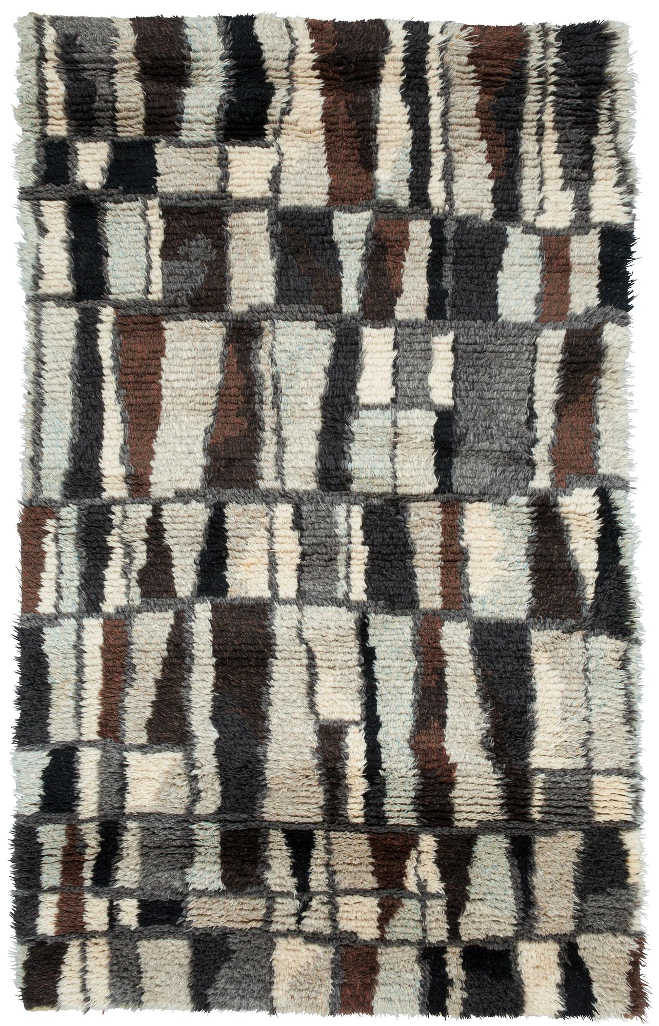 M Harström, MATTA. "Mörk konstruktion". Rya. 223 x 138,5 cm. M. Harström, Hemslöjden, Borås.