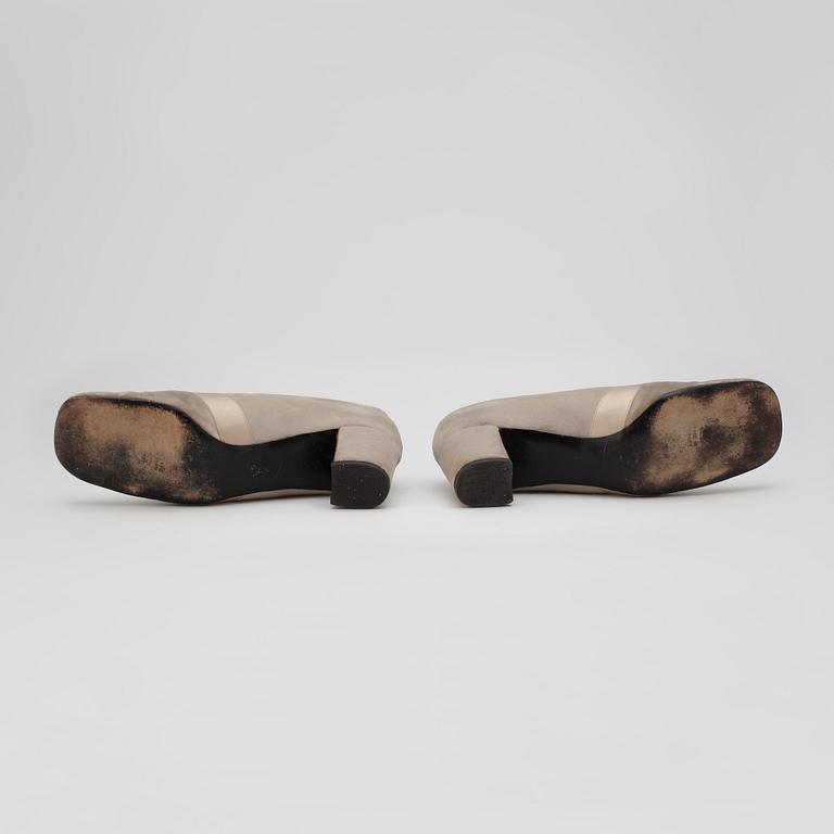 CHRISTIAN DIOR, a pair of lady's shoes, 1960's.