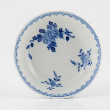 13 blue and white porcelain dishes, China, late Qingdynasty.