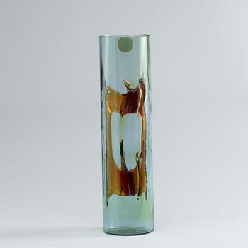 A TONI ZUCCHERIE SCORZE VEART GLASS VASE, around 1970.