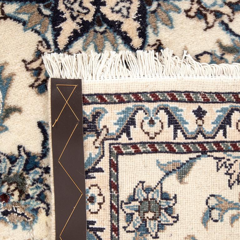 Nain carpet gallery size approximately 298x80 cm.