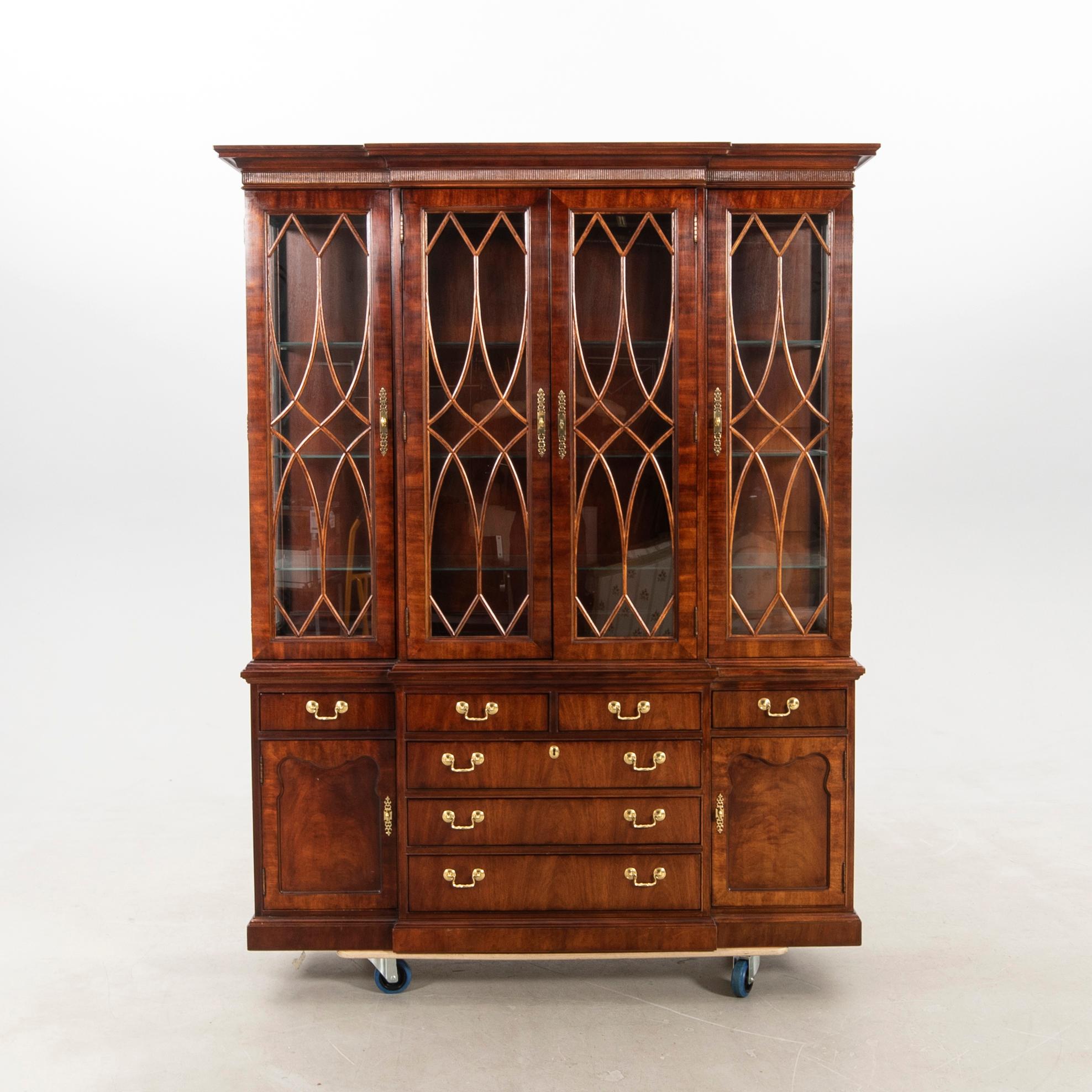 Display Cabinet Regency Style Thomasville USA Late 20th Century.