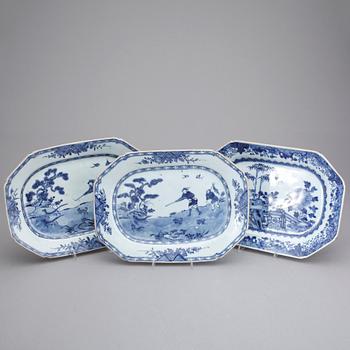 STEKFAT, ett par + 1, kompaniporslin, Qing dynastin, (1736-95).