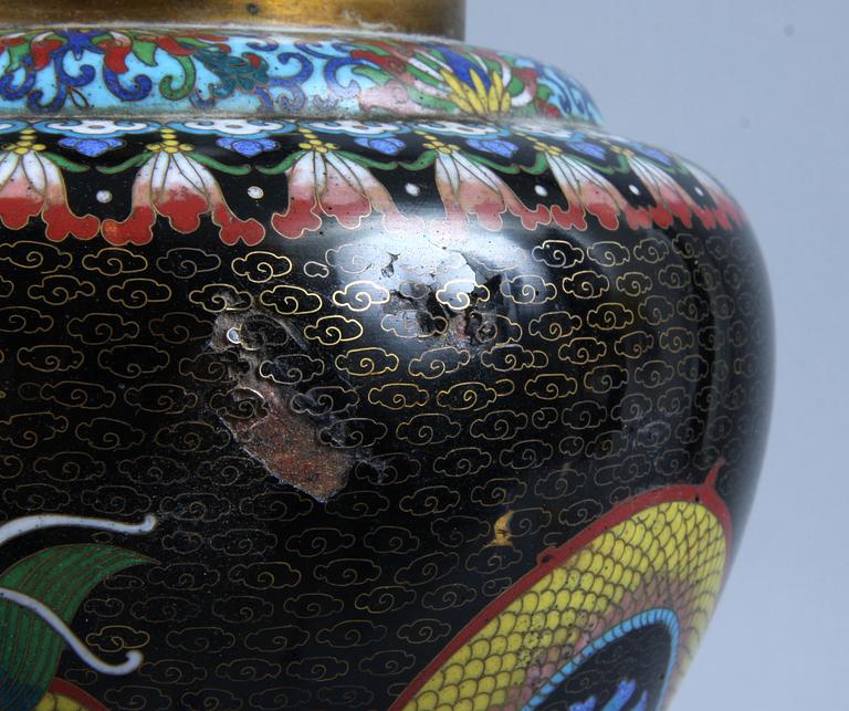 BORDSLAMPA, orientalisk, cloisonne, 1900-talets början.
