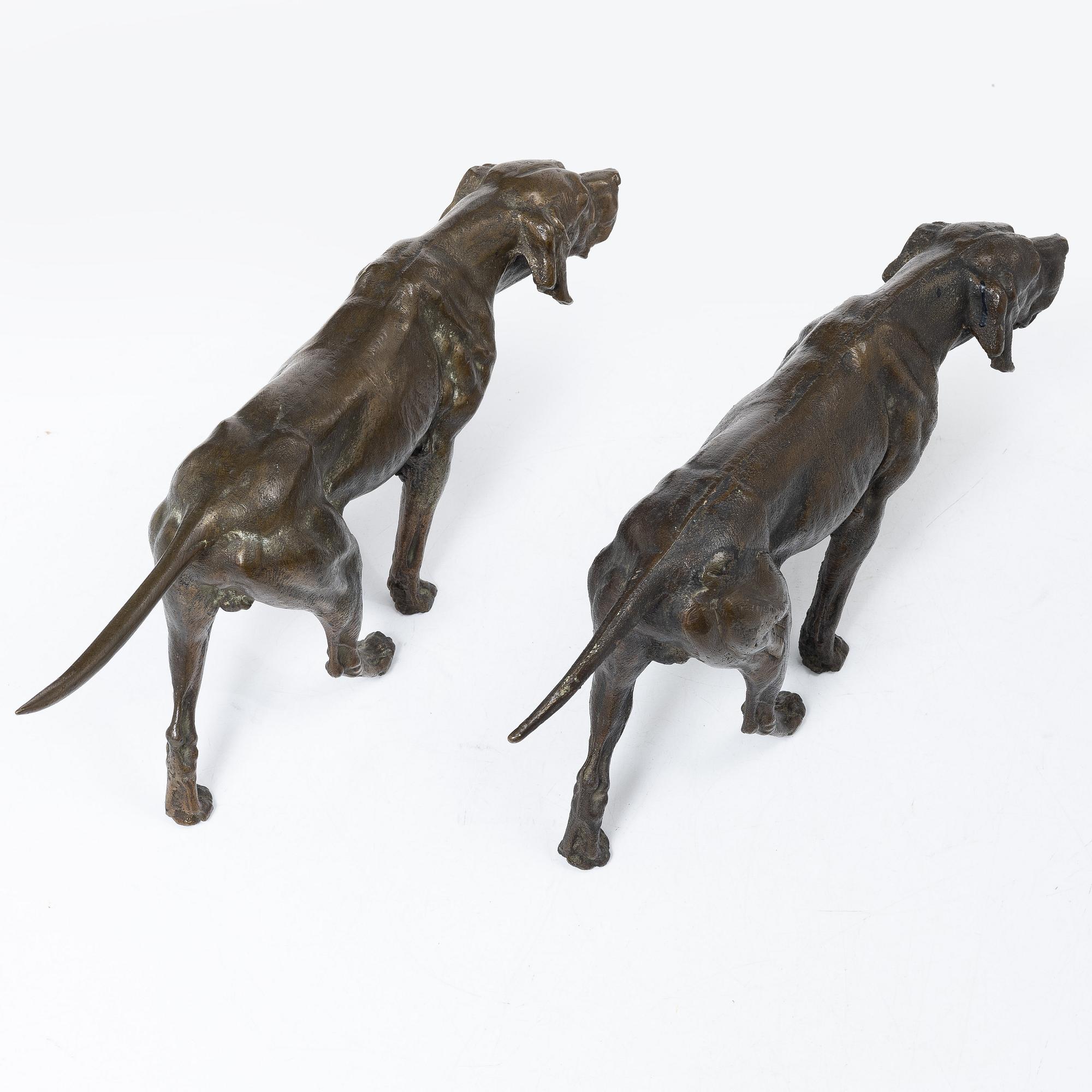Two dogs.