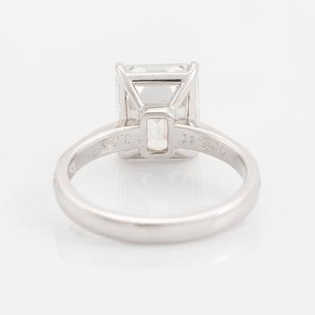 An Engelbert ring in 18K white gold set with an emerald-cut diamond 3.53 ct G vvs 2.