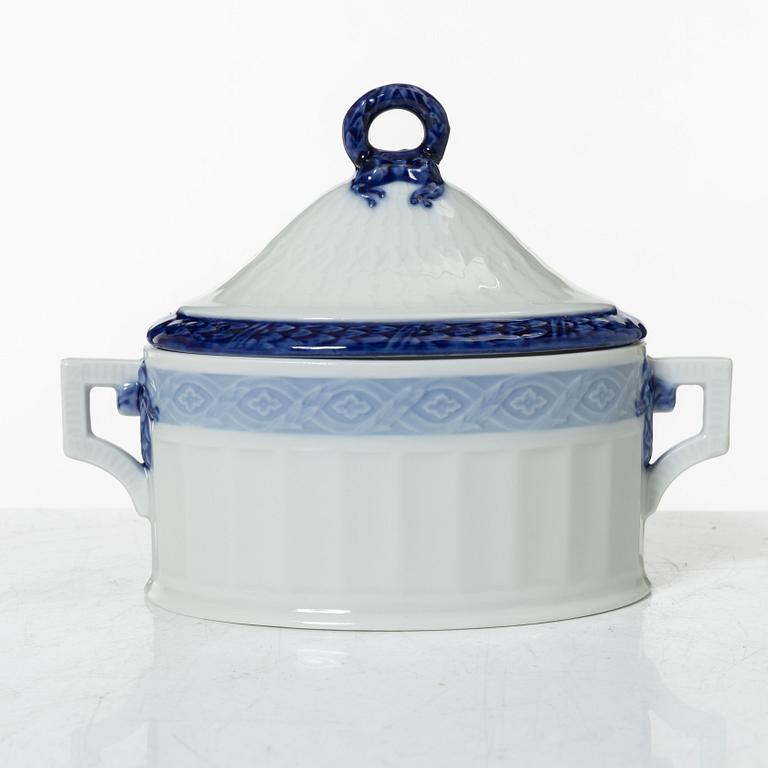 Arnold Krogh, service, 38 pieces, porcelain, "Blue Fan", Royal Copenhagen, Denmark.