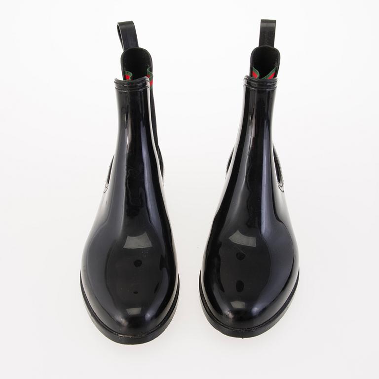 GUCCI Three Pairs of Shoes in size 40.