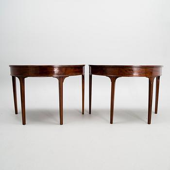 A PAIR OF SIDETABLES, mahogany, England, first half of the 19th century.