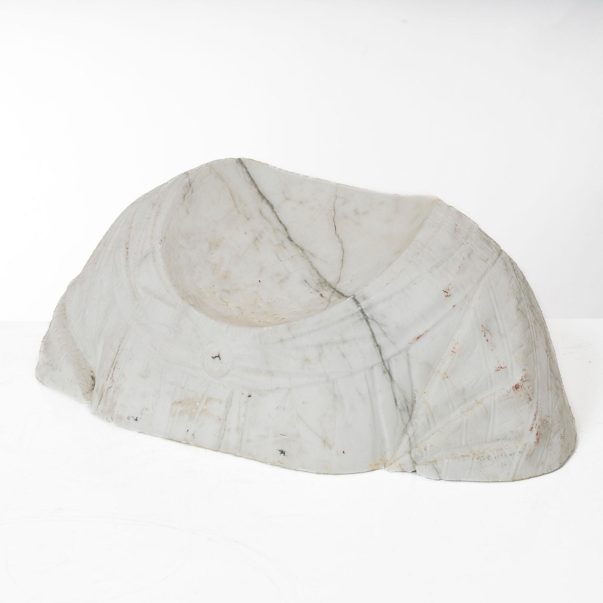 Antique-style bust, Carrara marble, 20th century.