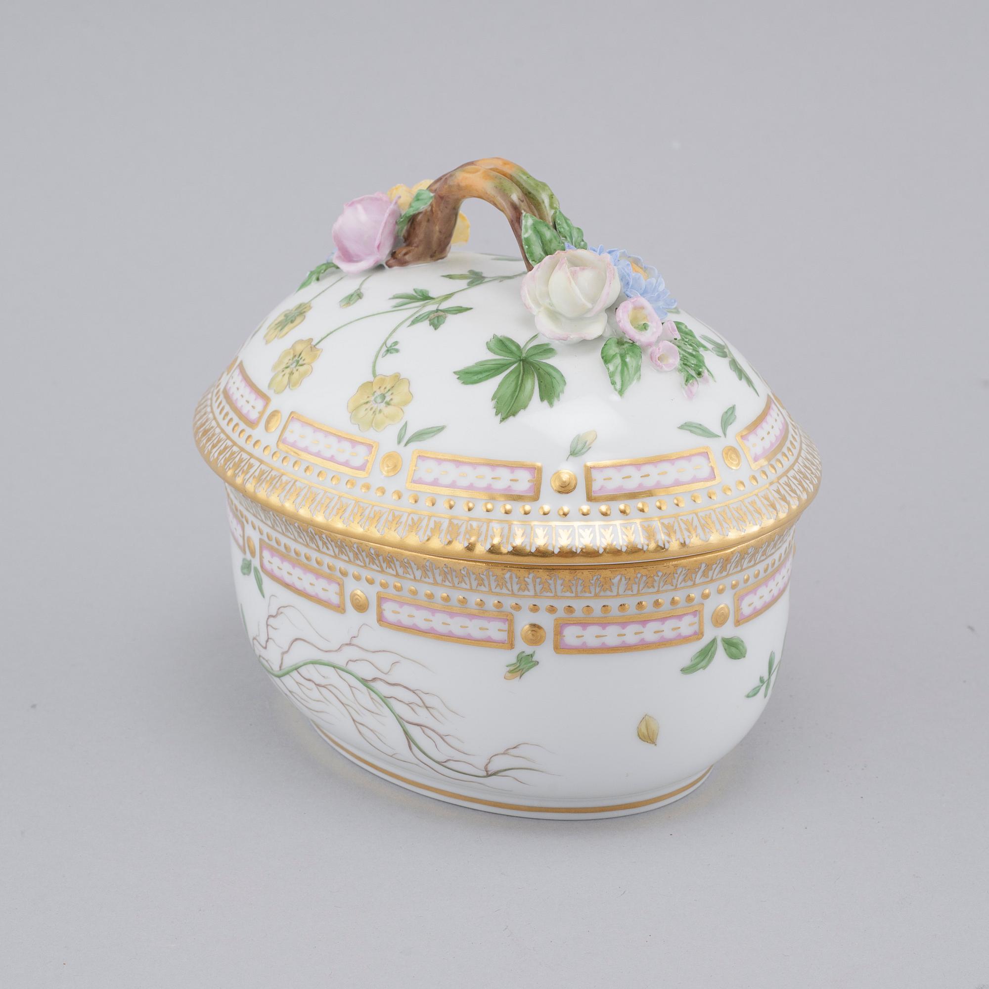 A "Flora Danica" porcelain bomboniere by Royal Copenhagen, third quarter of the 20th century.