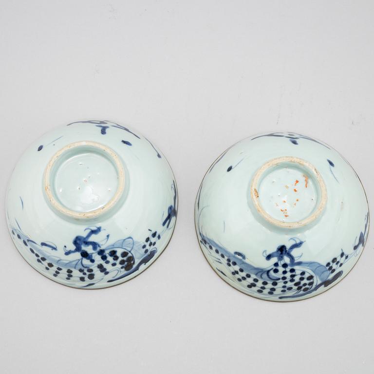 A pair of blue and white Japanese porcelain bowls, Meiji (1868-1912), 19th century.