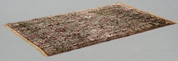 Matta, antik silke metallbroscherad Keshan, sannolikt omkring 1910, ca 200-202,5 x 129-131 cm.