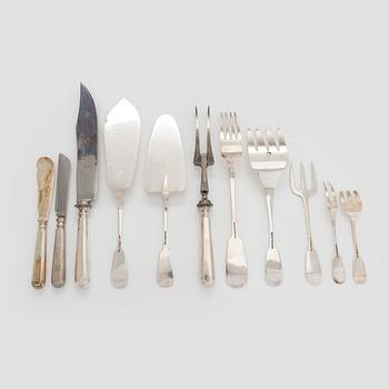 A canteen box of 253 pieces silver cutlery by Viktor Lindman, Helsinki 1916.