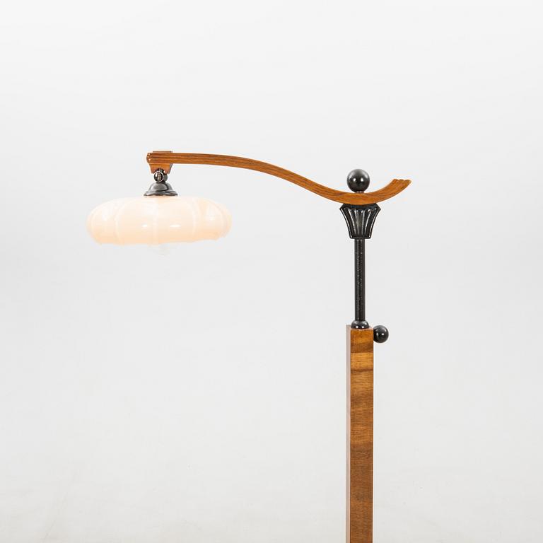 Sidobord med lampa Art Deco 1900-talets första hälft.