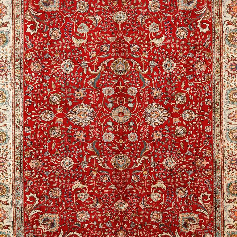 MATTA, Täbriz, ca 384 x 303 cm.