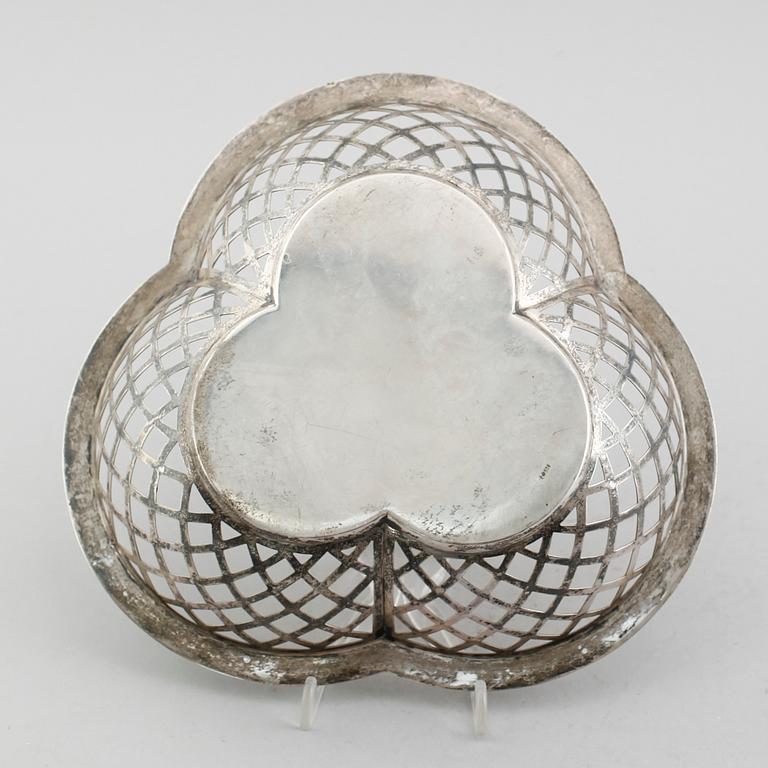 SKÅL, silver 800, Tyskland, 1900-talets första hälft. Vikt ca 406 gram.