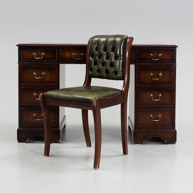 SKRIVBORD med STOL, engelsk stil, 1900-talets fjärde kvartal.