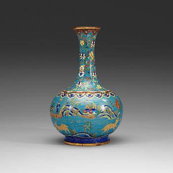 451. A Cloisonné vase decorated with figures and deers in landscape, Qing dynasty, 19th Century.
