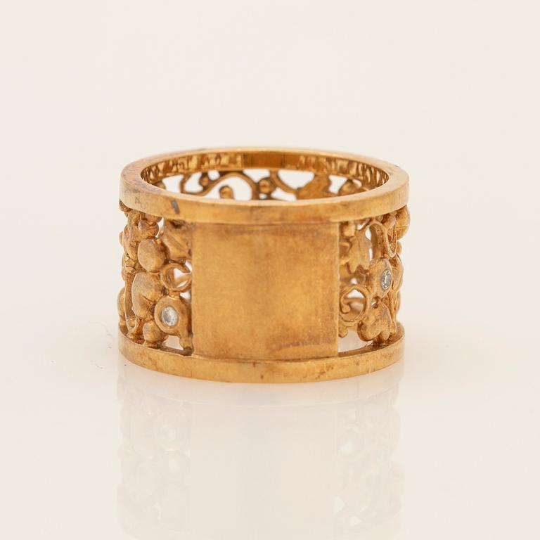 Ole Lynggaard, ring, 18K gold with brilliant-cut diamonds.