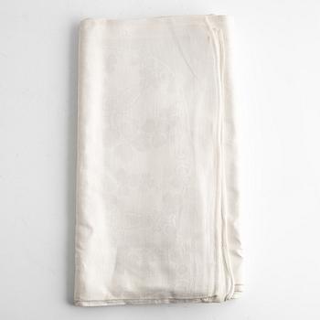 Five tablecloths, partly linen.