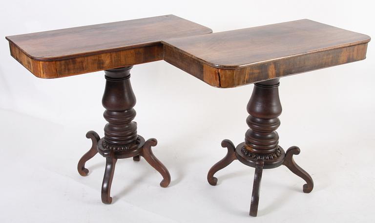 PELARBORD, ett par, 1800-tal. England, bla mahogny.