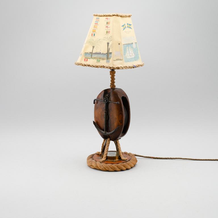 BORDSLAMPA, 1900-talets första hälft.
