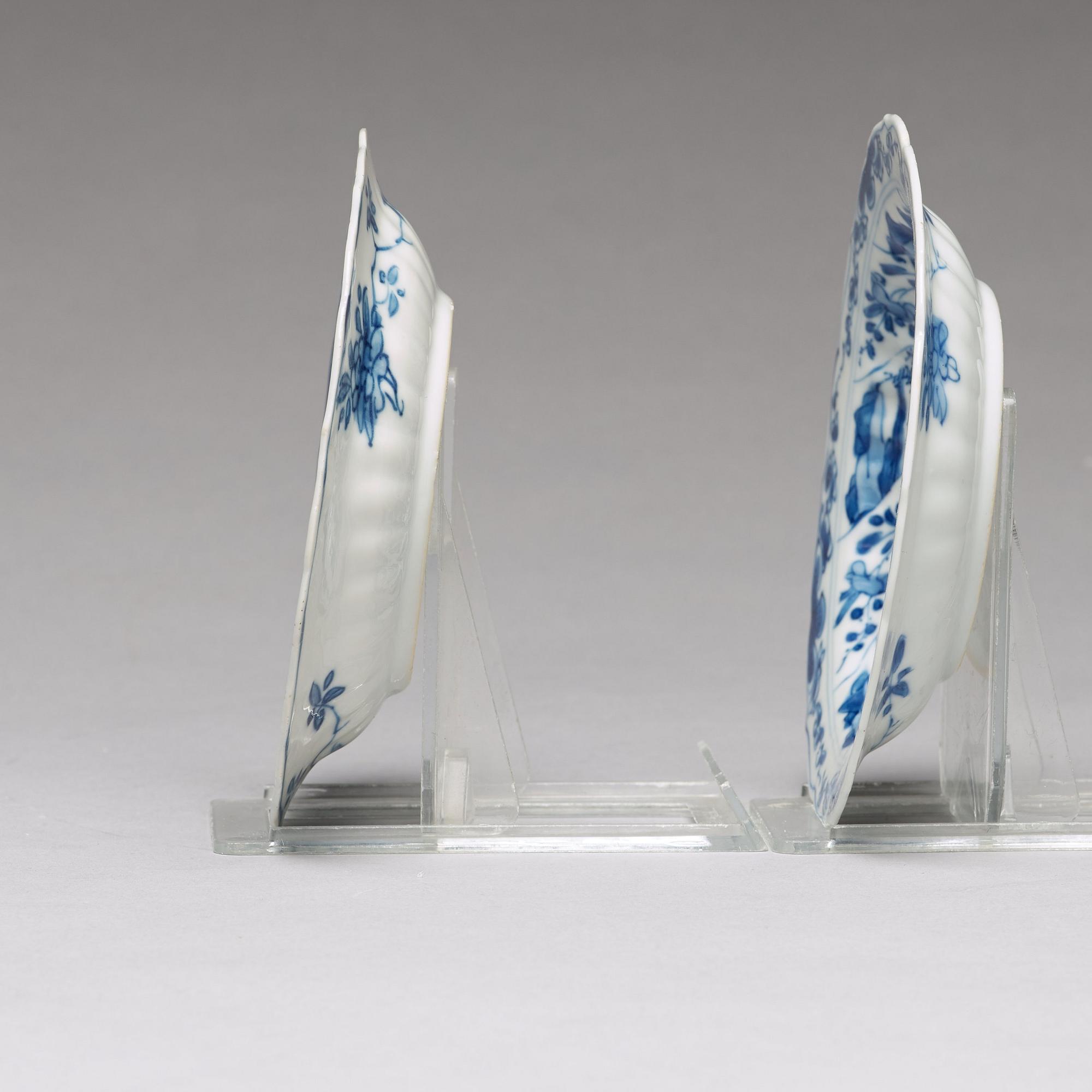 KOPPAR, sex (2+2+2) stycken, med FAT, fem (2+2+1) stycken, porslin. Qingdynastin, Kangxi (1662-1722).