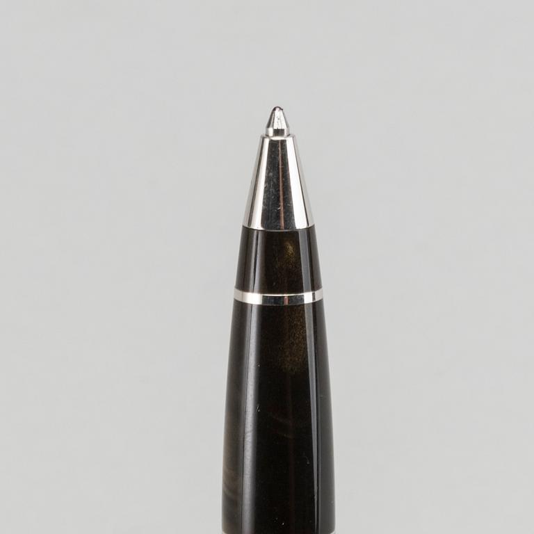 A writers edition William Faulkner Montblanc ballpoint pen.