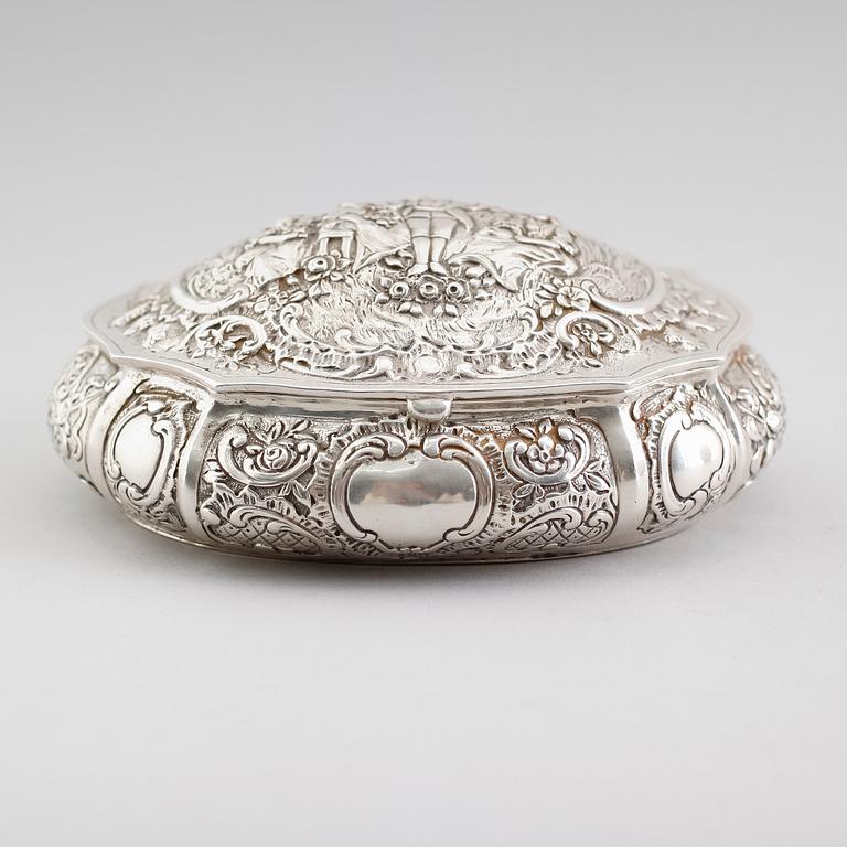 DOSA, silver, möjligen Frankrike, 1900-talets första hälft. Vikt ca 166 gram.