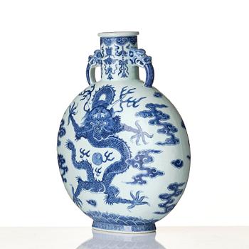 A blue and white 'dragon' moon flask, bianhu, Qing dynasty, 19th century.