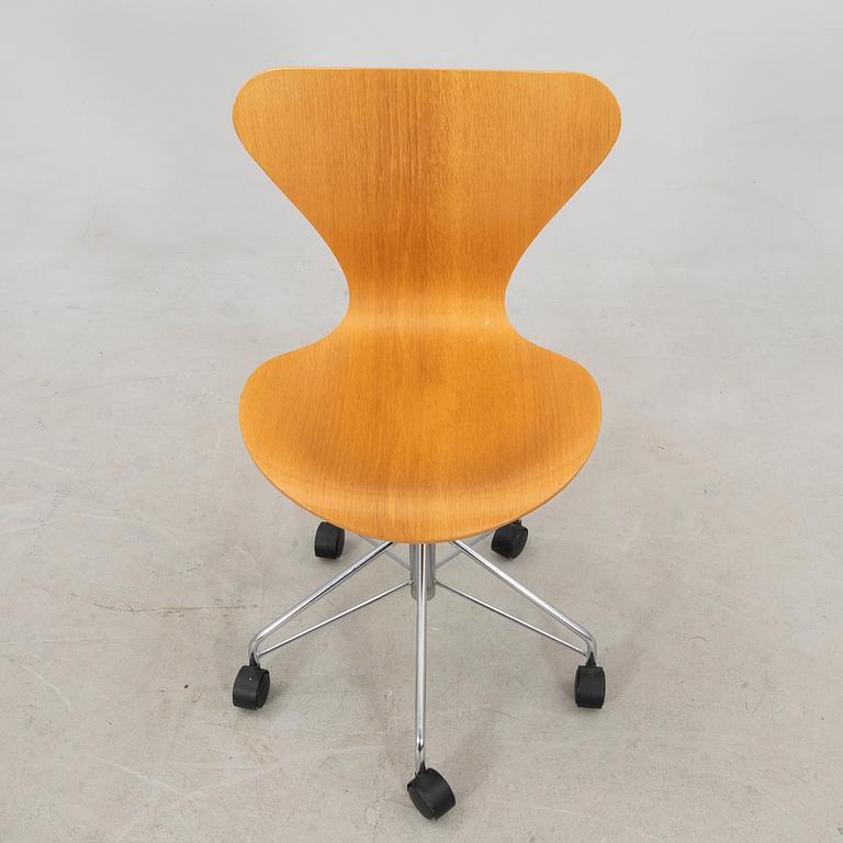 Arne Jacobsen, skrivbordsstol "Sjuan" för Fritz Hansen 1900-talets senare del.