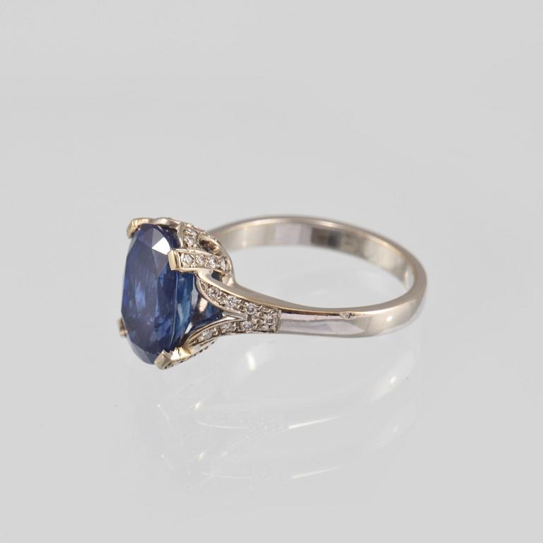 A sapphire, 5.71 cts and diamond ring.