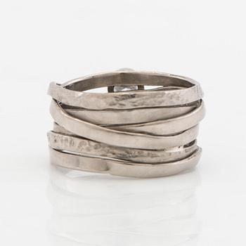 Ring, 18k vitguld med briljantslipad diamant.