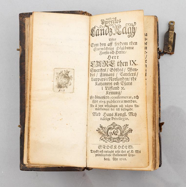 1702-1730: Upplagor av lands- & stadslagen samt en översättning.