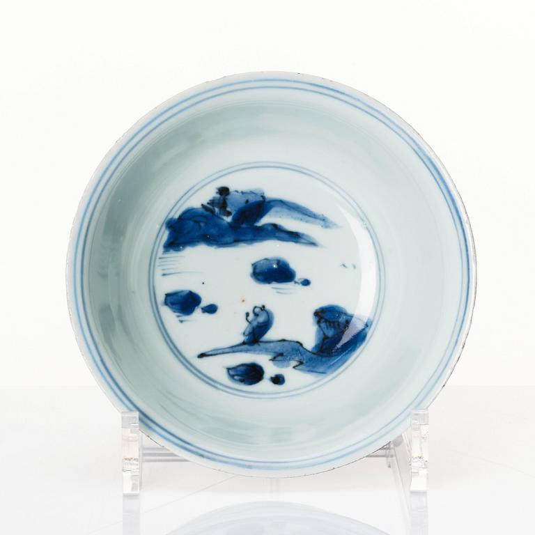 A blue and white bowl, Transition/Chongzhen (1628-44).