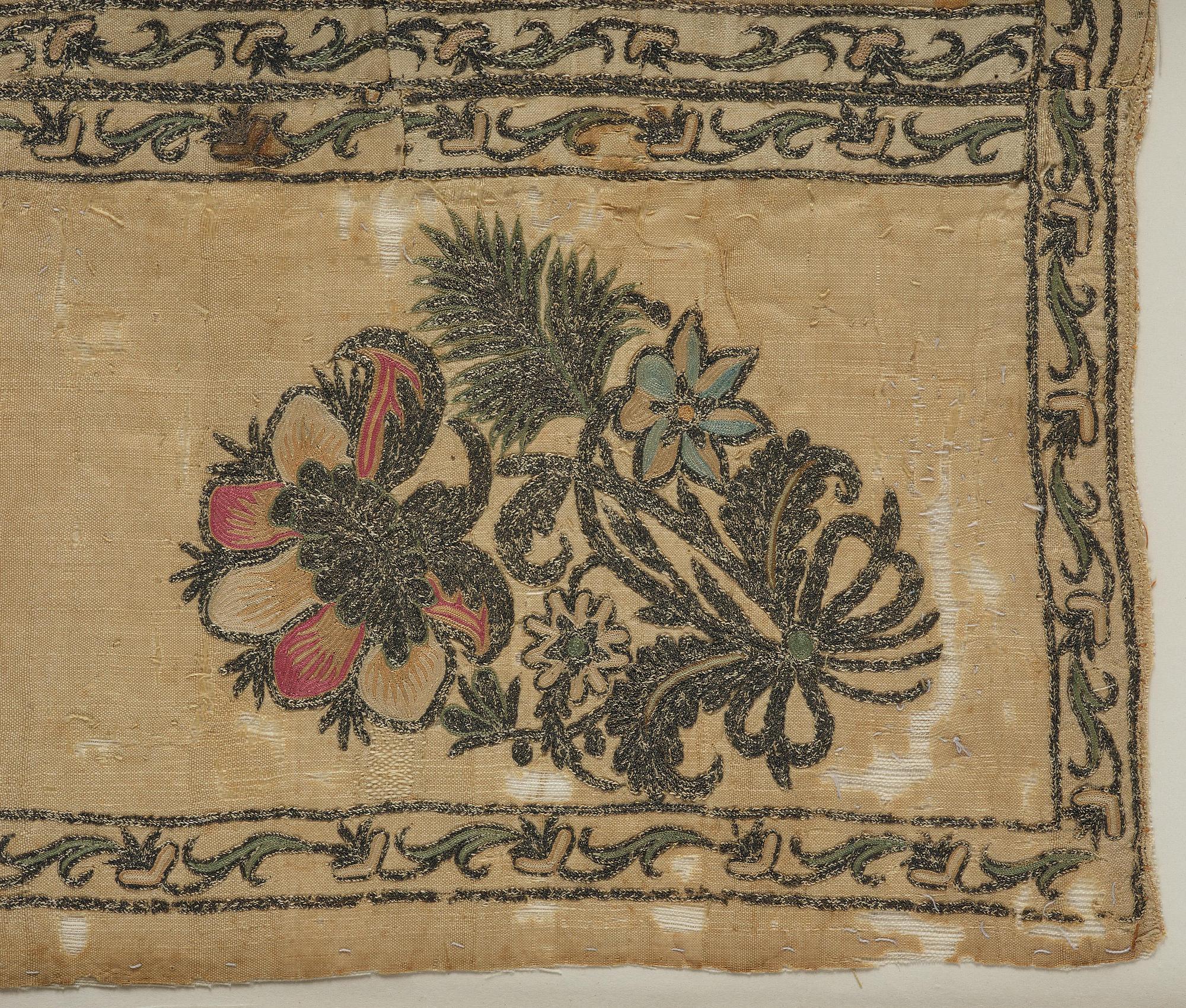 Inramat broderi (Bocha), antik, silke och metall, Osmanska riket, ca 63 x 33 cm, (with the frame 94 x 39 cm).